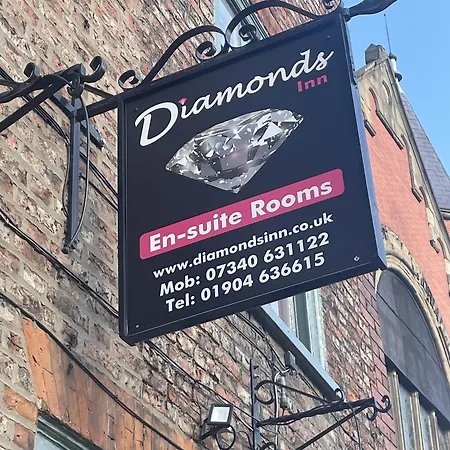 Diamonds Konukevi York